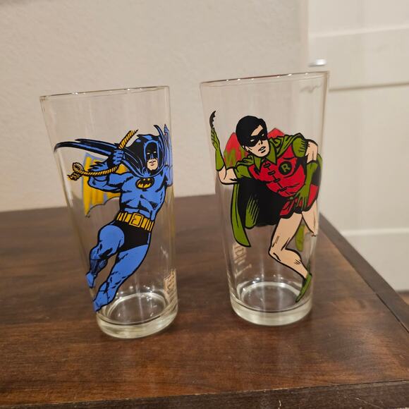 Batman Vtg Pepsi 1966 Collector Glass
Robin Vtg Pepsi 1978 Collector Glass - Picture 2 of 5